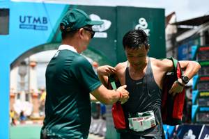 BIB: 160
                            <button type="button" onclick="openModal(21897500)" class="btn btn-primary btn-sm float-right btn-popup" data-toggle="modal" data-target=".modal-high-quality">
                        <i class="fas fa-shopping-cart"></i> Add to Cart
                    </button>
                                            <button type="button" onclick="isThisMe(21897500, true)" class="btn btn-success btn-sm float-right btn-popup btn-isme hidden" data-toggle="tooltip" data-placement="bottom" title="นี่คือรูปของคุณใช่ไหม คลิกที่นี่เพื่อเอาเข้าอัลบั้ม">
                        <i class="fas fa-plus"></i> Add to album
                    </button>
                    <button type="button" onclick="isThisMe(21897500, false)" class="btn btn-warning btn-sm float-right btn-popup btn-isnotme hidden">
                        <i class="fas fa-ban"></i> Remove from album
                    </button>